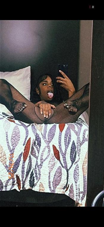 Asia, 22  female escort, Fredericksburg