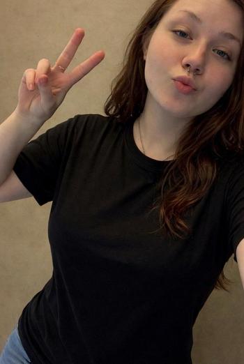 28, 28  female escort, Fredericksburg